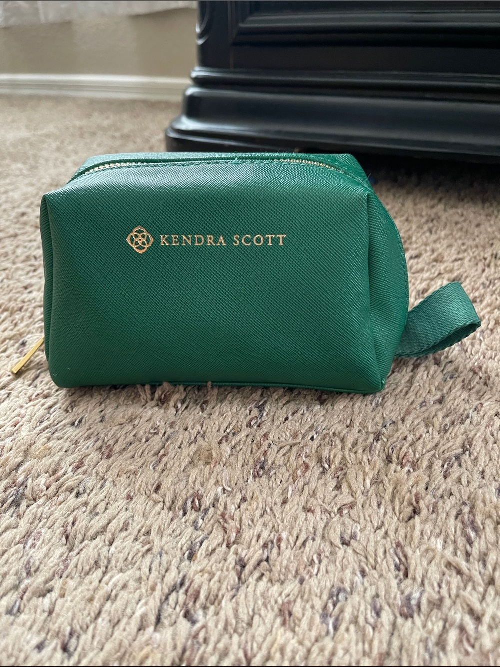 Kendra Scott Green Zippy Pouch